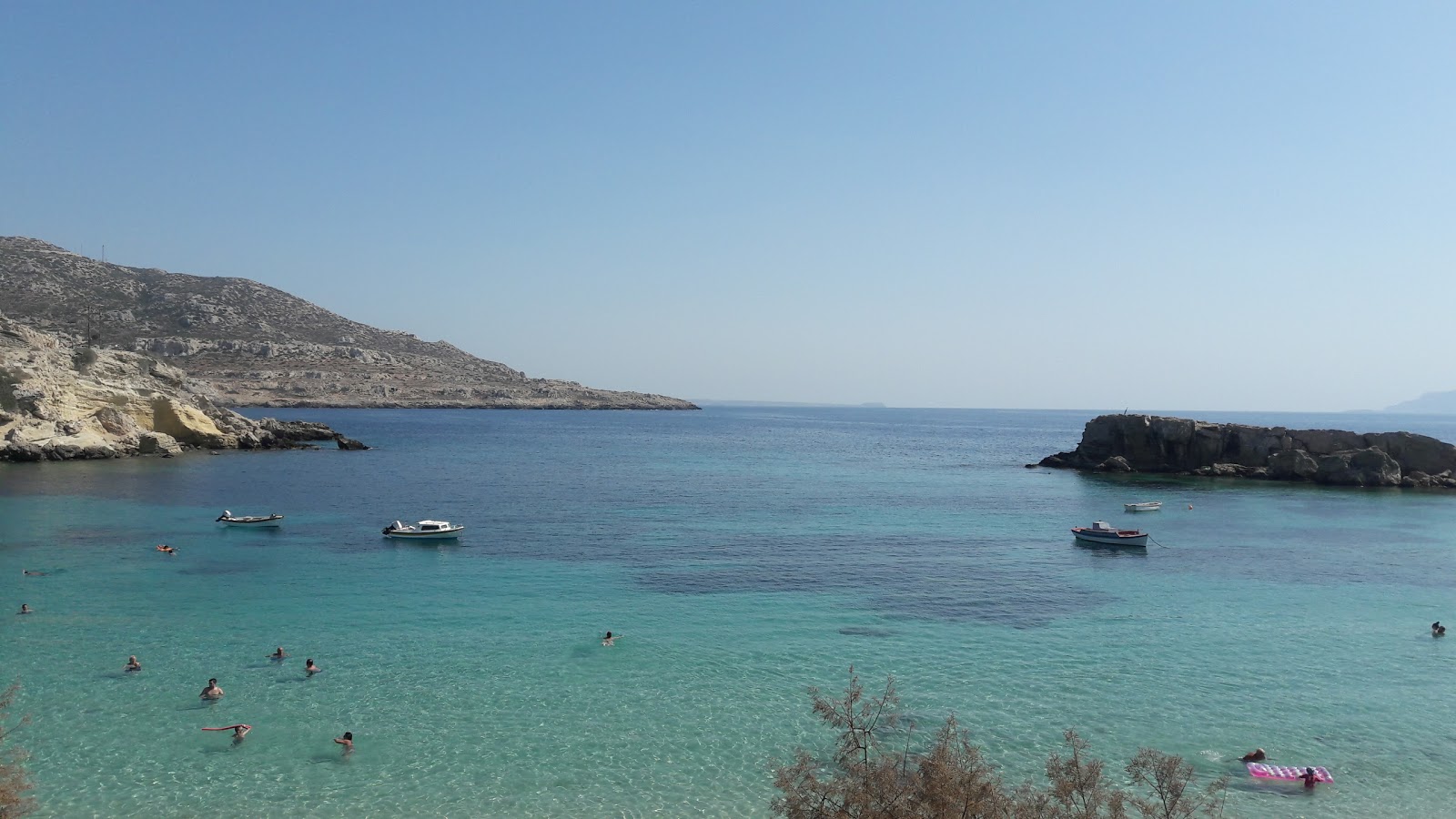 Photo de Paralia Lefkos II - endroit populaire parmi les connaisseurs de la détente