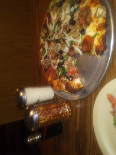 Pizza Restaurant «Round Table Pizza», reviews and photos, 292 S State St, Ukiah, CA 95482, USA