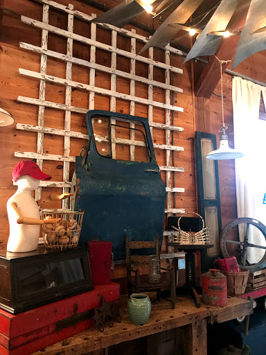 Antique Furniture Store «Hip and Humble», reviews and photos, 401 E Main St, Berryville, VA 22611, USA