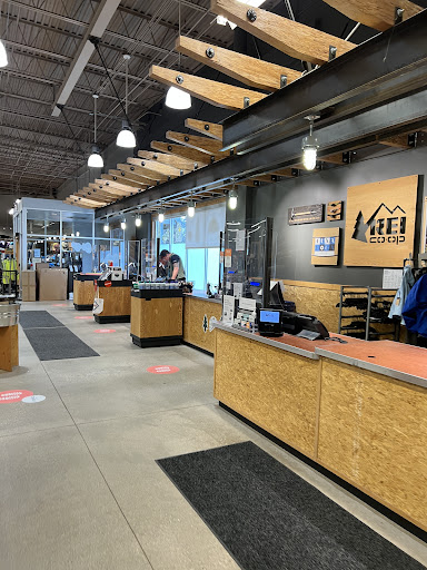 Camping Store «REI», reviews and photos, 17W160 W 22nd St, Oakbrook Terrace, IL 60181, USA