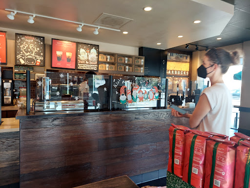 Shopping Mall «Shops On Lake Avenue», reviews and photos, 345 S Lake Ave, Pasadena, CA 91101, USA