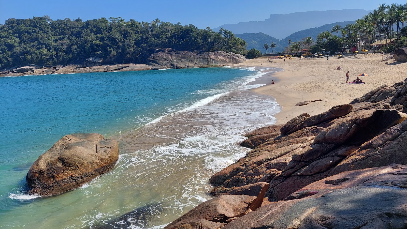 Foto av Praia da Sununga med fin beige sand yta