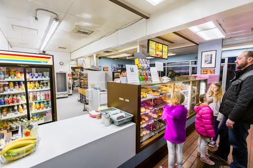 Lucky Donuts, 140 SW 152nd St, Seattle, WA 98166, USA, 