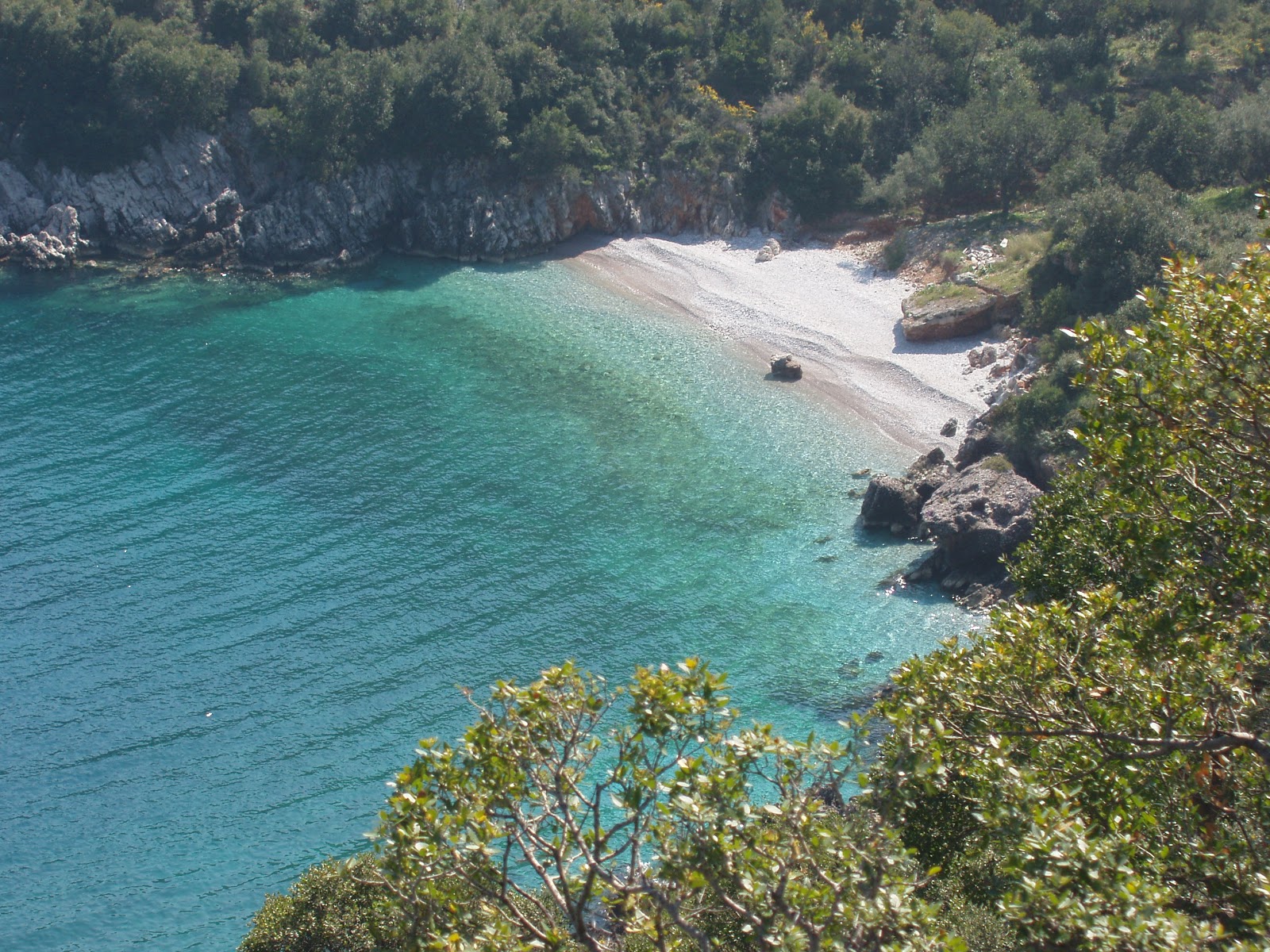 Fotografija Fokiano beach II z sivi kamenček površino