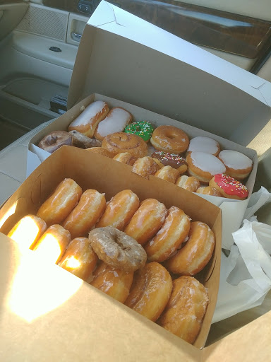 Donut Shop «White House Donut Shop», reviews and photos, 212 E Main St, Westfield, IN 46074, USA