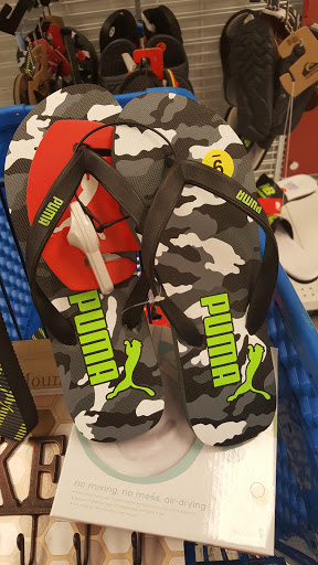 Clothing Store «Ross Dress for Less», reviews and photos, 581 Roosevelt Rd, Glen Ellyn, IL 60137, USA