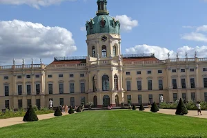 Schlossbrunnen image