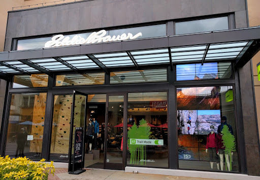 Clothing Store «Eddie Bauer», reviews and photos, 2690 NE University Village St, Seattle, WA 98105, USA