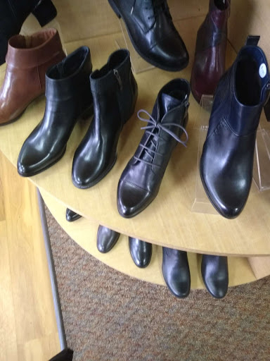 Shoe Store «Turnpike Comfort Footwear», reviews and photos, 184-20 Union Tpke, Fresh Meadows, NY 11366, USA