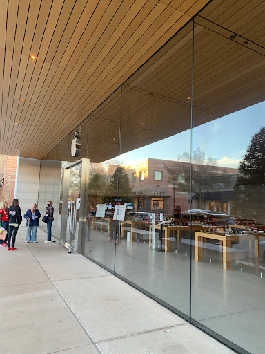 Computer Store «Apple Southlake Town Square», reviews and photos, 260 Grand Ave, Southlake, TX 76092, USA