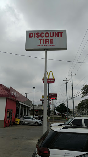 Tire Shop «Discount Tire Store - Hill Country Village, TX», reviews and photos, 15703 San Pedro Ave, Hill Country Village, TX 78232, USA