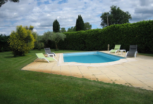 Lodge Gîte des Bois:Location gîte de charme Hebergement meublé avec piscine 4 personnes(Avignon) Avignon