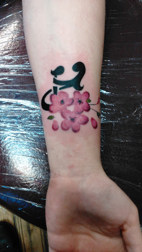 Explore hamsa hand tattoo ideas, creative tattoo ideas in Newport, available at T N T Explosive Tattoo