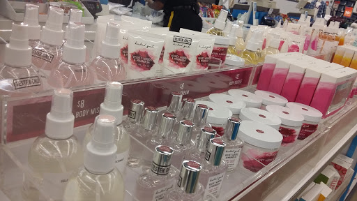 Clothing Store «Old Navy», reviews and photos, 60 Wynnewood Rd, Wynnewood, PA 19096, USA