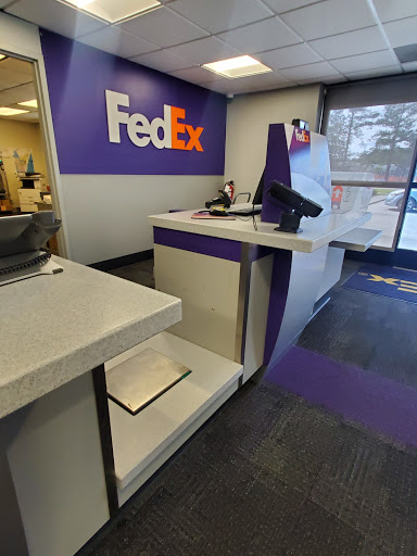 Shipping and Mailing Service «FedEx Ship Center», reviews and photos, 1106 N 23rd St, Wilmington, NC 28405, USA