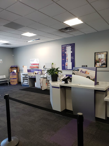 Shipping and Mailing Service «FedEx Ship Center», reviews and photos, 2275 Walnut St, Roseville, MN 55113, USA