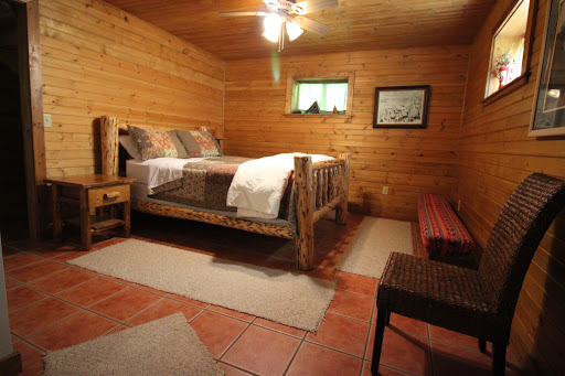 Cabin Rental Agency «Grumpsters Log Cabins», reviews and photos, 535 Ash St, McGregor, IA 52157, USA
