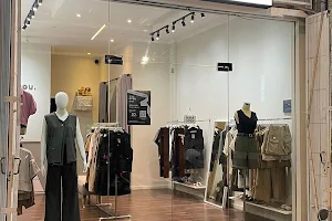 Lanyloou Store image