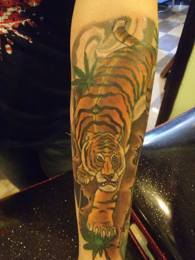 Tattoo Shop «Star Tattoo», reviews and photos, 14110 SE McLoughlin Blvd, Milwaukie, OR 97267, USA