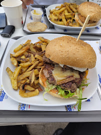Plats et boissons du Restaurant américain Cheese & Burger - Club hippique à Aix-en-Provence - n°2