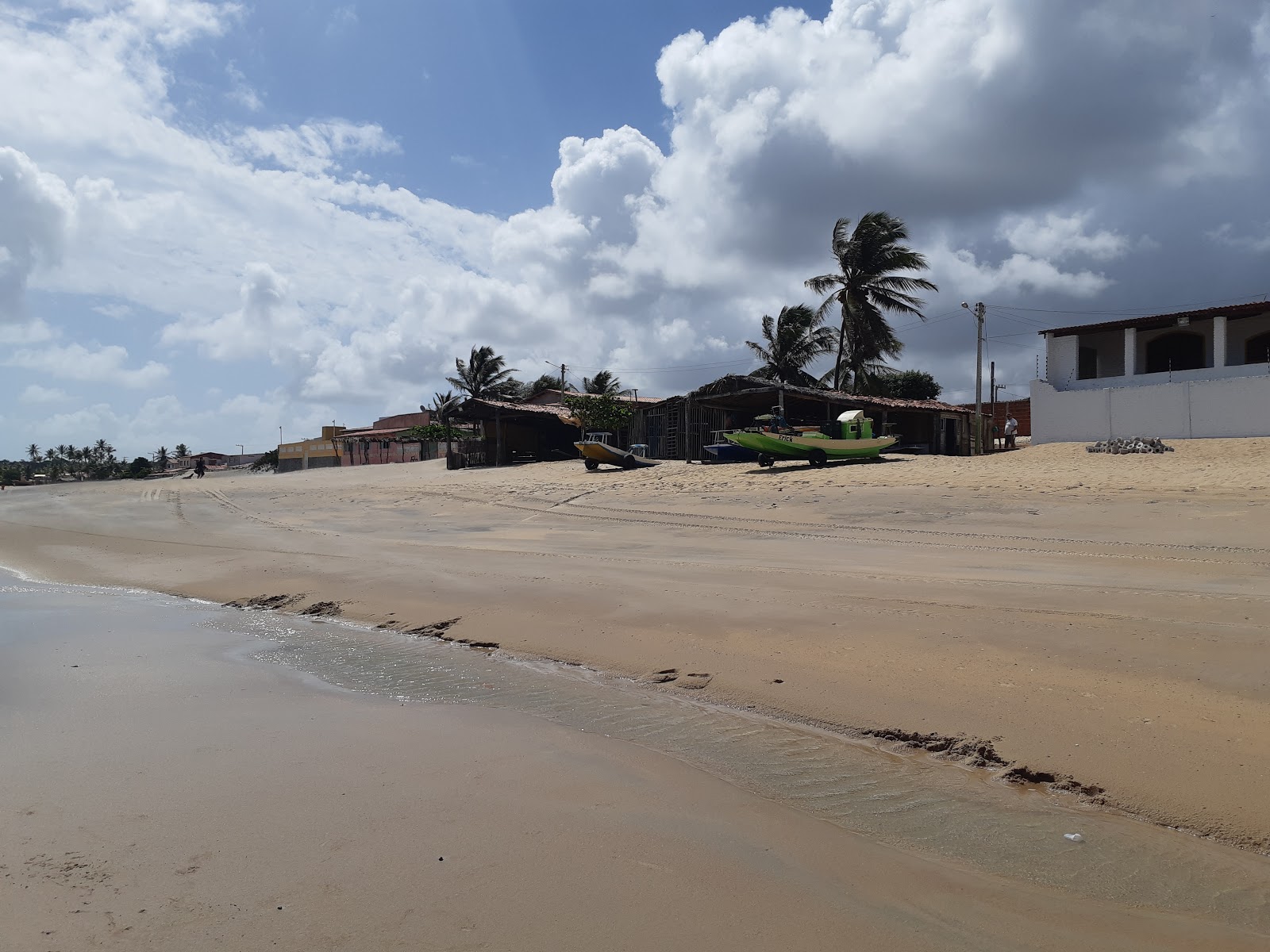 Cajueiro Plajı'in fotoğrafı - rahatlamayı sevenler arasında popüler bir yer