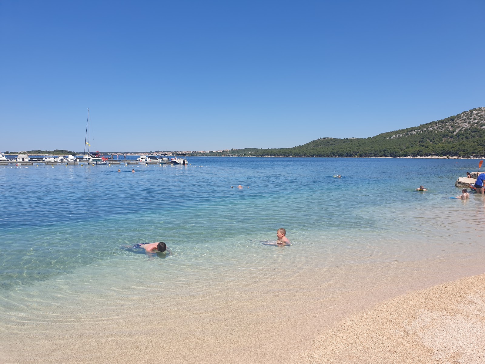 Oaza Mira beach'in fotoğrafı ve yerleşim