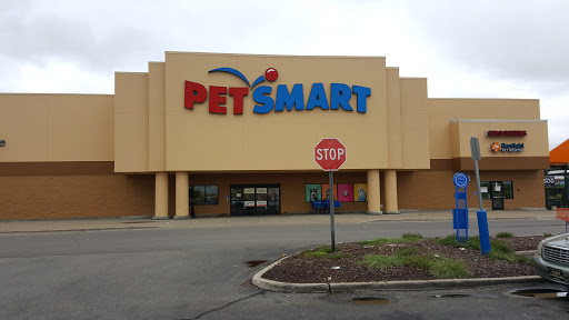 Pet Supply Store «PetSmart», reviews and photos, 20530 E 13 Mile Rd, Roseville, MI 48066, USA