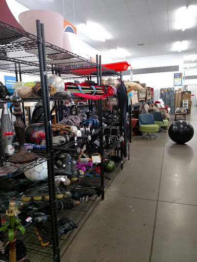 Thrift Store «Higley & Queen Creek Goodwill Retail Store & Donation Center», reviews and photos, 4570 S Higley Rd, Gilbert, AZ 85297, USA