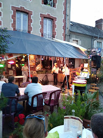 Atmosphère du O'tilleul Bar à Bières, Frites Et Saucissons restaurant à Bussière-Dunoise - n°2