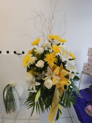 Florist «Plump Chicago Flower Shop», reviews and photos, 411 E Oakwood Blvd, Chicago, IL 60653, USA