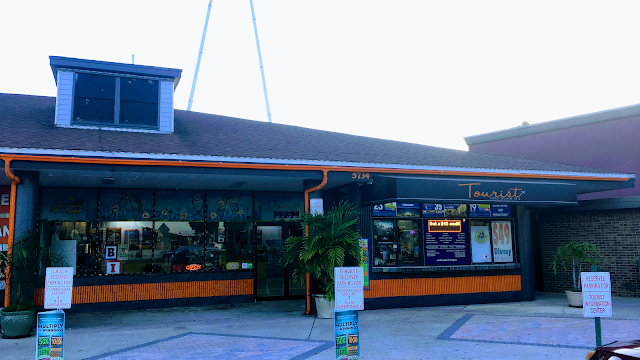 Tourist Info Store 01 - Tickets & Welcome Center