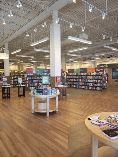 Book Store «Barnes & Noble Booksellers Fredericksburg/ Central Park», reviews and photos, 1220 Carl D. Silver Parkway, Fredericksburg, VA 22401, USA