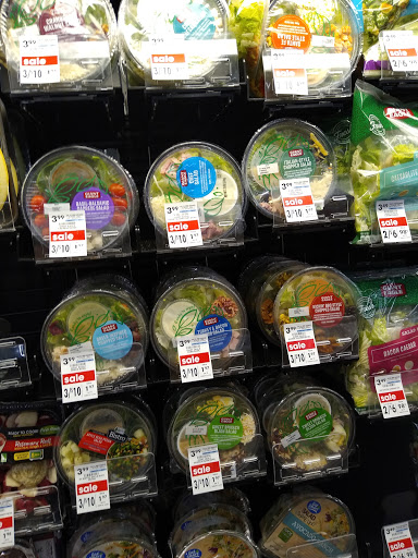 Supermarket «Giant Eagle Supermarket», reviews and photos, 1201 Mentor Ave, Painesville, OH 44077, USA