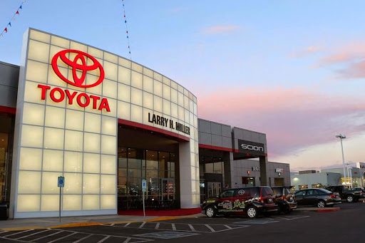 Toyota Dealer «Larry H. Miller Toyota Peoria», reviews and photos, 8633 W Bell Rd, Peoria, AZ 85382, USA