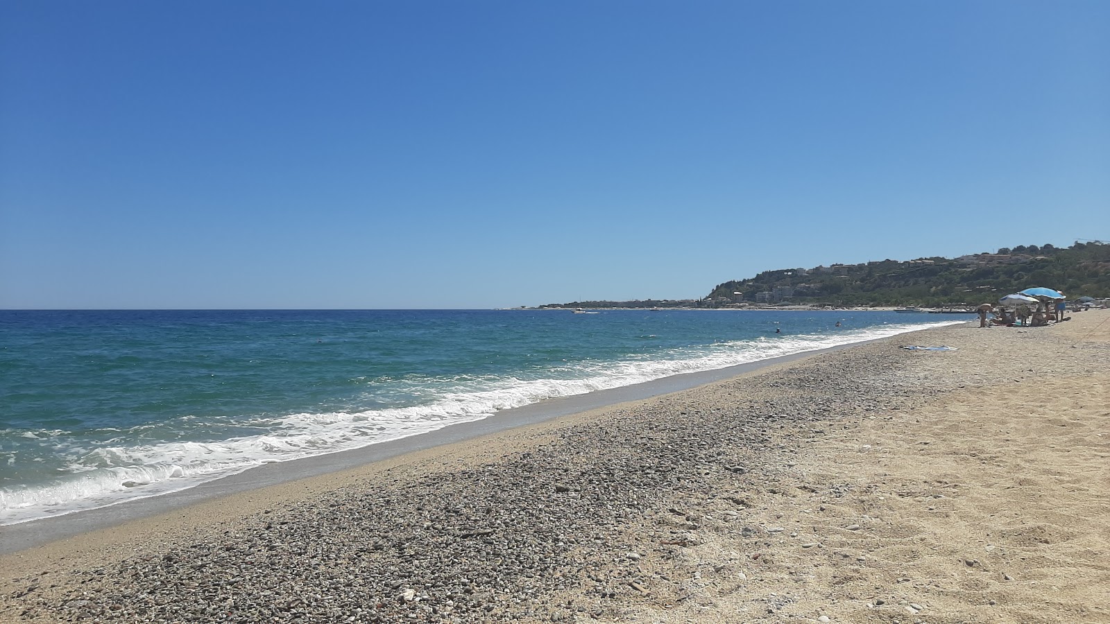 Montepaone Lido Plajı'in fotoğrafı düz ve uzun ile birlikte