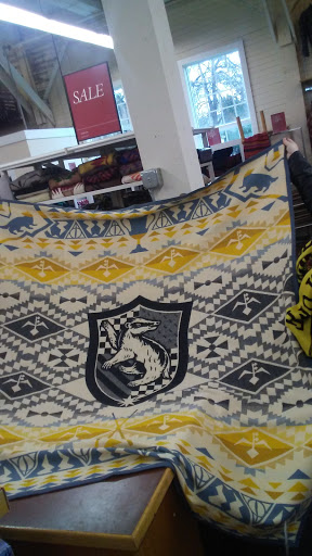 Clothing Store «Pendleton Washougal Mill Store», reviews and photos, 2 Pendleton Way, Washougal, WA 98671, USA