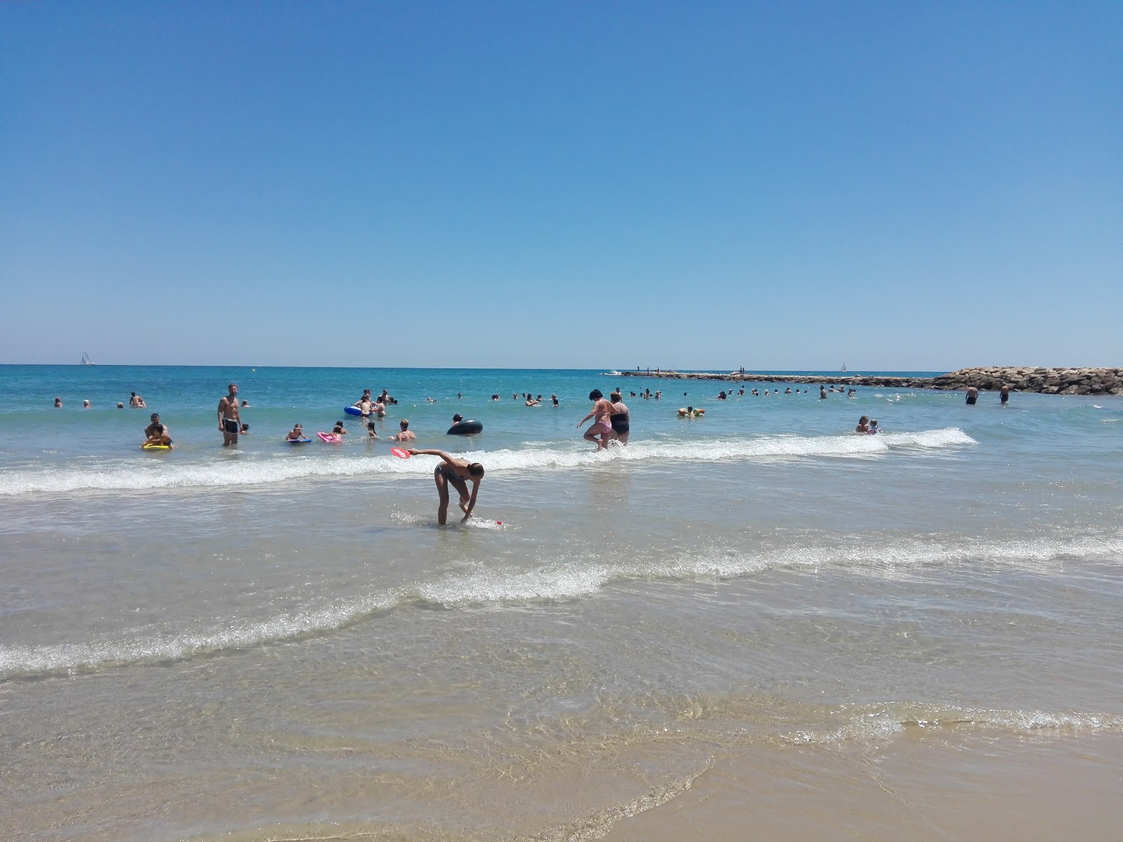 Playa del Campello'in fotoğrafı - rahatlamayı sevenler arasında popüler bir yer