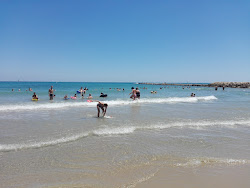 Playa del Campello'in fotoğrafı - rahatlamayı sevenler arasında popüler bir yer