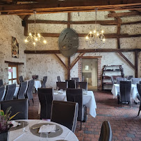 Atmosphère du Restaurant français Auberge la Lucarne aux Chouettes à Villeneuve-sur-Yonne - n°16