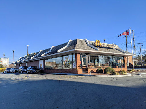 Shopping Mall «Thruway Shopping Center», reviews and photos, 300 S Stratford Rd, Winston-Salem, NC 27103, USA