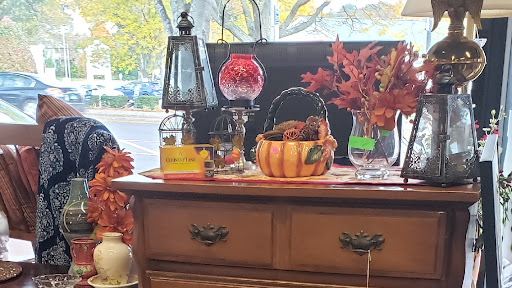 Thrift Store «Hand to Hand Thrift Store», reviews and photos, 785 Terryville Ave, Bristol, CT 06010, USA