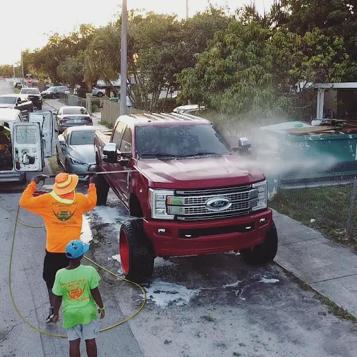 Big L's Car Wash & Detailing en Miami Gardens