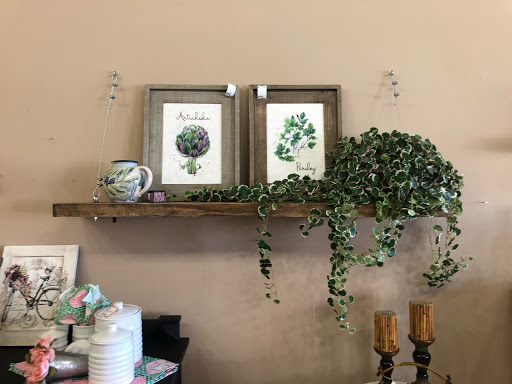 Consignment Shop «The Boulevard Boutique», reviews and photos, 5 S Washington St, Oxford, MI 48371, USA