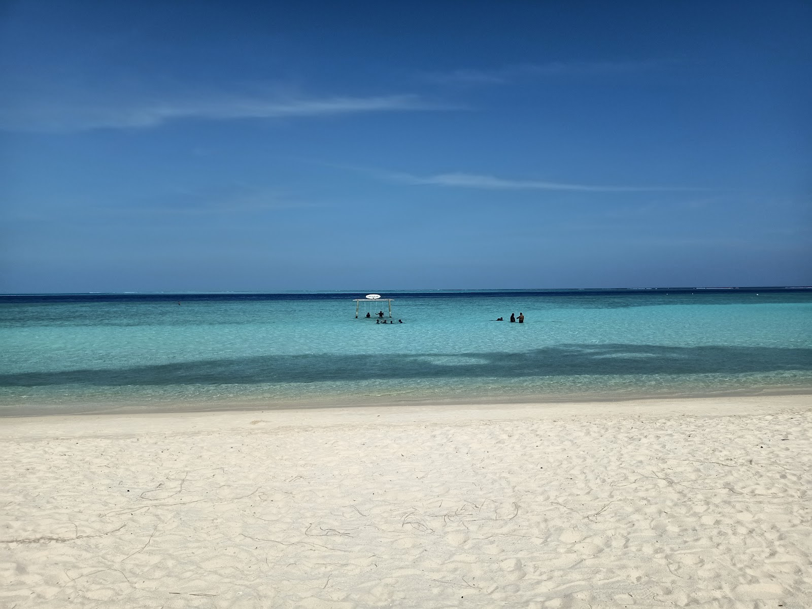 Foto van Gulhi Beach met turquoise puur water oppervlakte