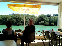 Atmosphère du Restaurant dansant La Guinguette du lac à Lupiac - n°17
