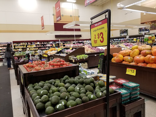 Grocery Store «Fred Meyer», reviews and photos, 777 NW Kings Blvd, Corvallis, OR 97330, USA