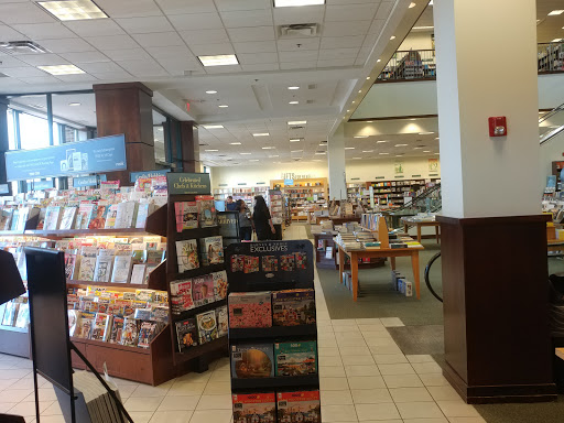 Book Store «Barnes & Noble», reviews and photos, 728 Waukegan Rd, Deerfield, IL 60015, USA