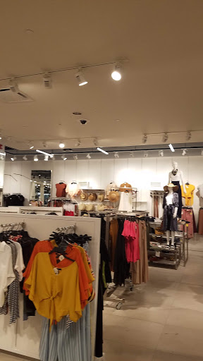 Clothing Store «F21 RED», reviews and photos, 2615 Medical Center Pkwy #2300, Murfreesboro, TN 37129, USA
