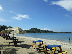 Angosta Beach'in fotoğrafı - rahatlamayı sevenler arasında popüler bir yer
