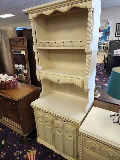 Used Furniture Store «Consign It Furniture», reviews and photos, 345 Scarlet Rd #12, Kennett Square, PA 19348, USA